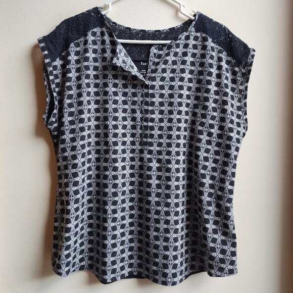 Van Heusen Black/White Print Cap Sleeve Blouse Size Large - Picture 1 of 12